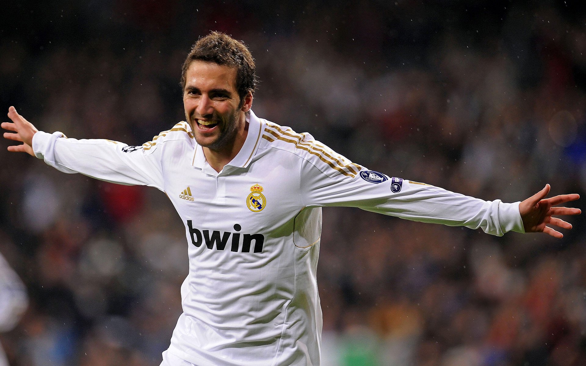 足球创意广告:品牌推广的创新案例分析,足球赛事广告